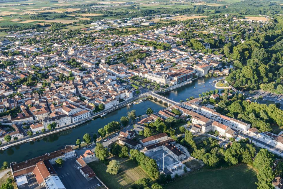 Jarnac-vue-aérienne-crédits :Stéphane Charbeau